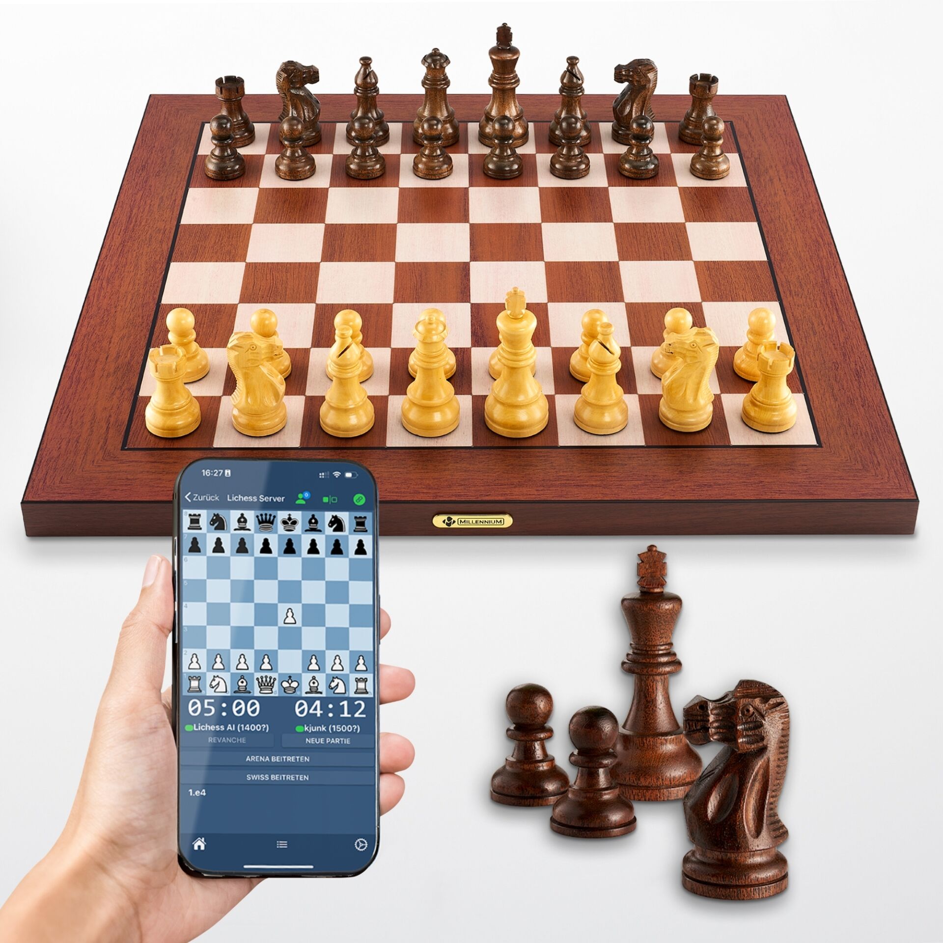 Schachbrett, Schachfiguren, Holzbrett, Digitaler Spielzug, Smartphone-Steuerung